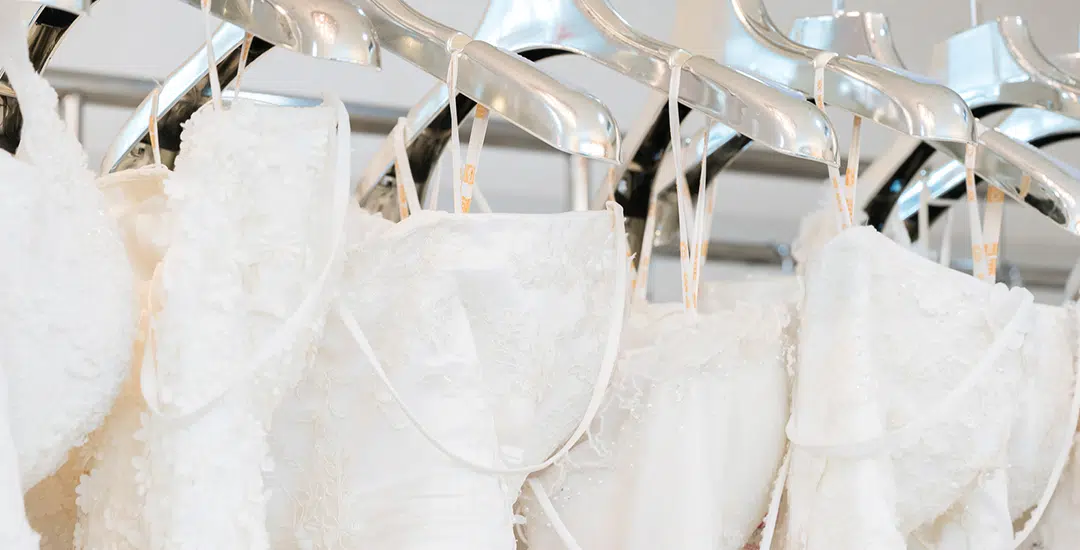 service-nettoyage-robes-de-mariee-lyne-mariage-cannes